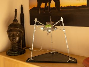 Alternative view of HG Wells War of the Worlds mood Lamp