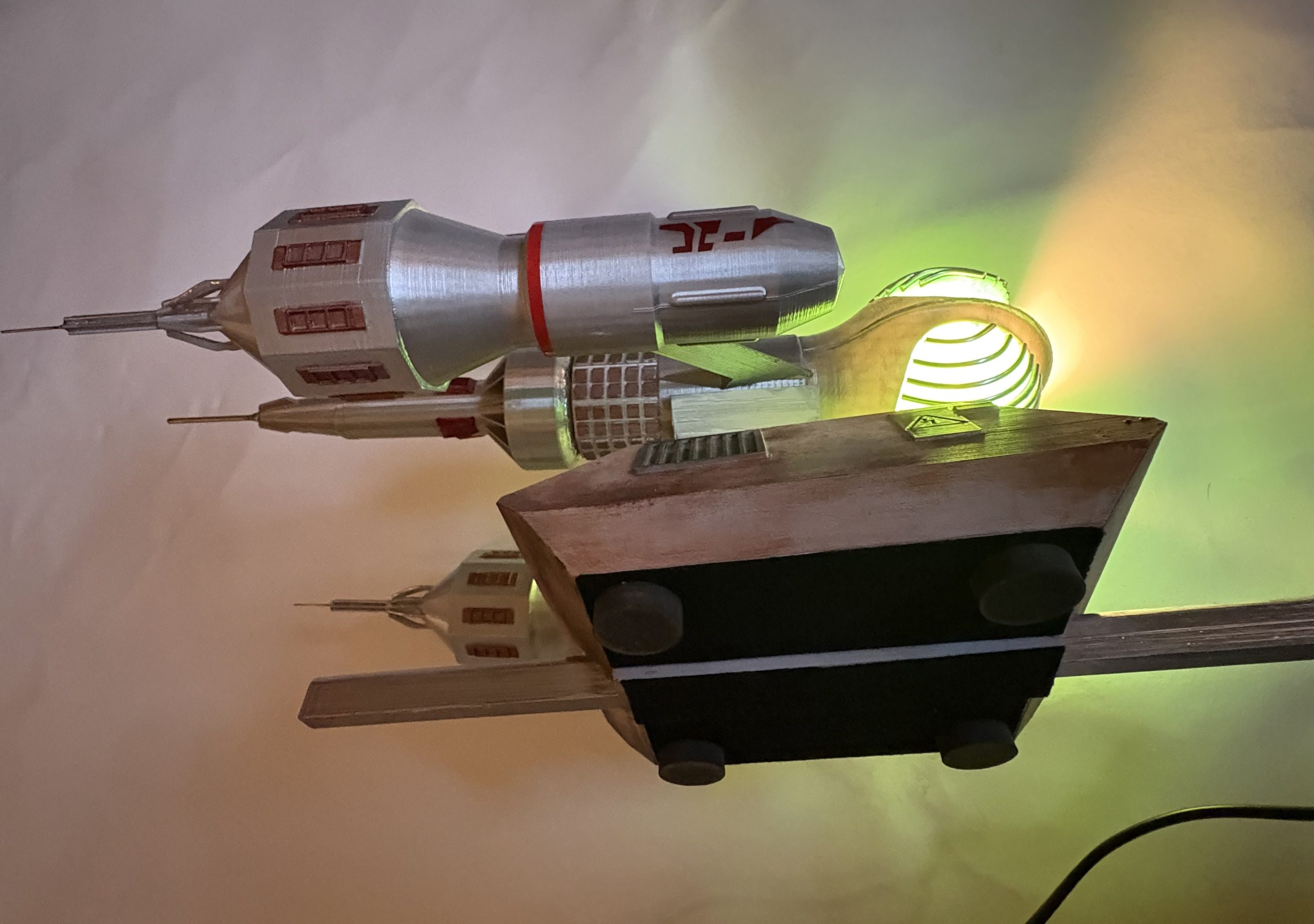 Blake’s 7 The Liberator/The Obsidian lamp - Image 11