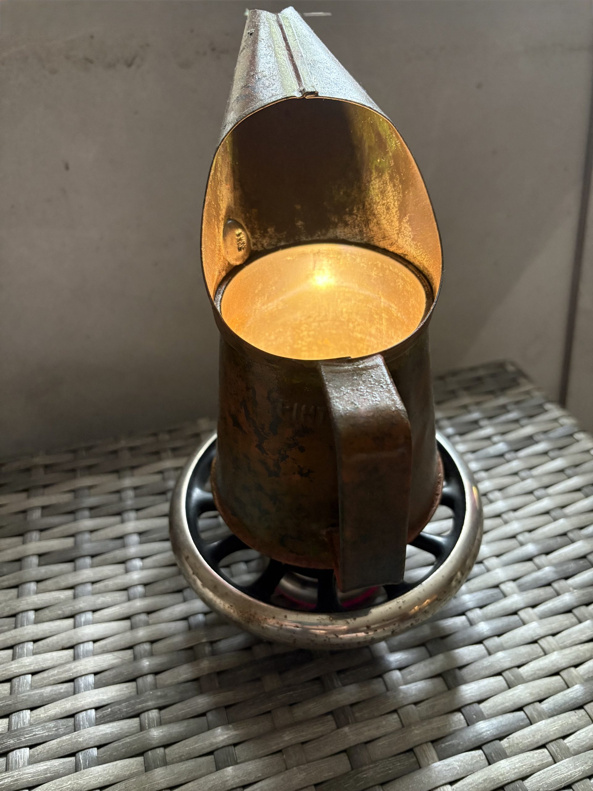Vintage oil pourer lamp