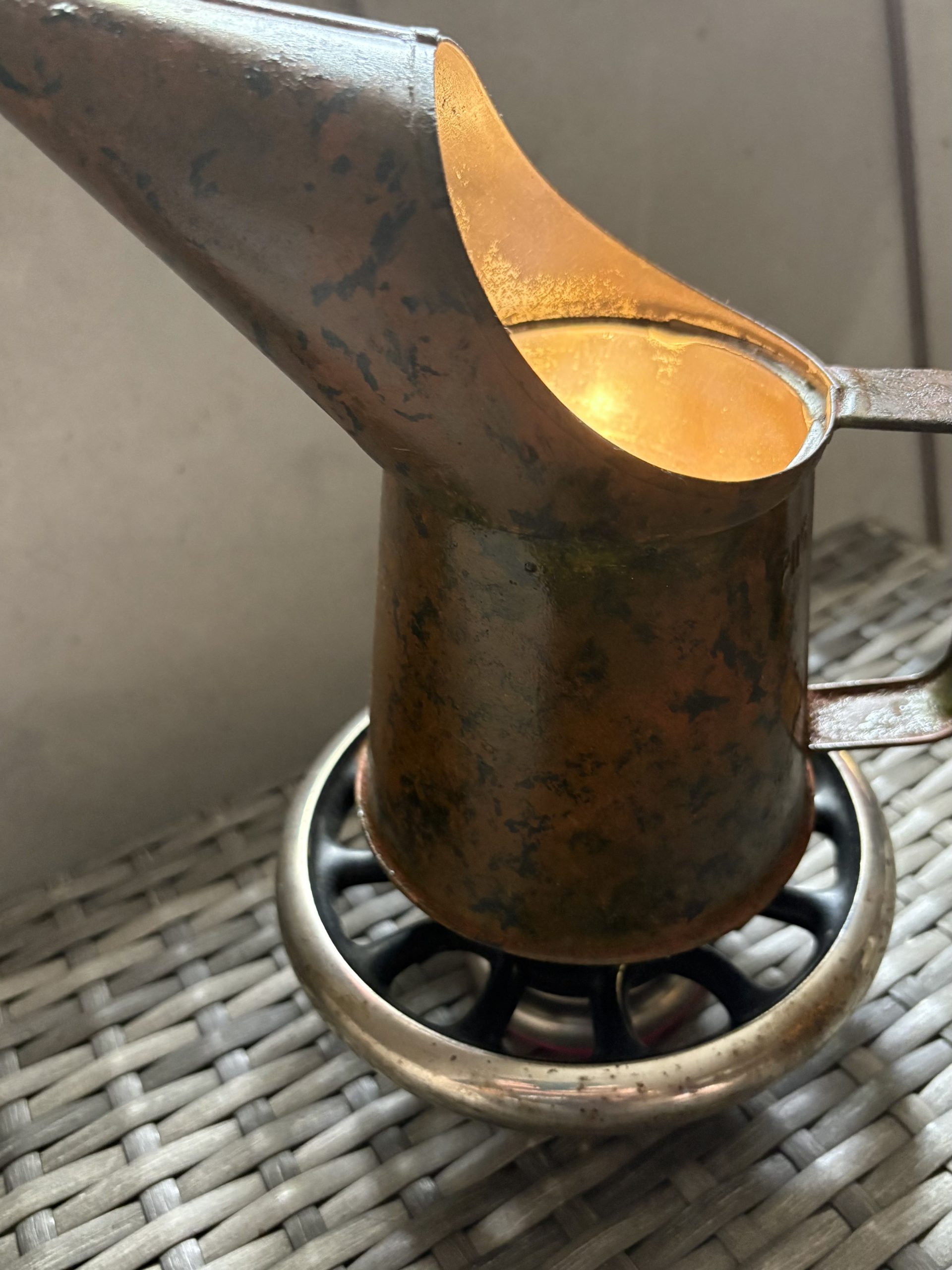 Vintage Shimmer – Upcycled 1954 Oil Pourer & Singer Flywheel Lamp